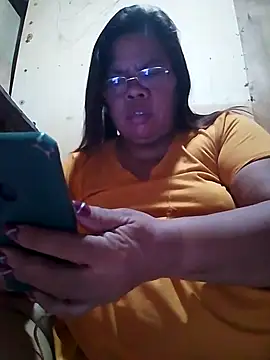 Snapshot of Huge_mama69 chatting on September 17, 9:38 pm Huge mama69 online show from September 17, 9:38 pm