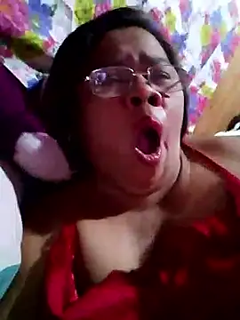 Snapshot of Huge_mama69 chatting on September 18, 12:29 pm Huge mama69 online show from September 18, 12:29 pm