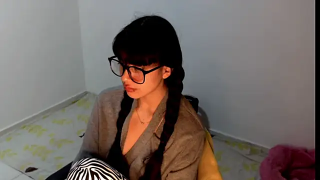 meganmiauu online show from May 25, 12:22 pm