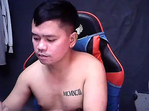 Snapshot of sweet_sexyasian69 chatting on April 21, 1:42 am sweet sexyasian69 online show from April 21, 1:42 am