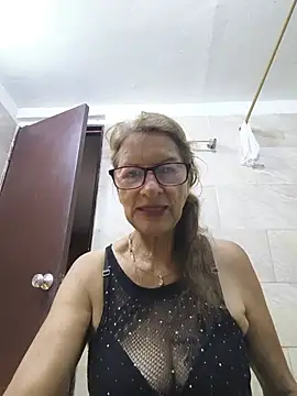 Snapshot of MaryeLunna chatting on June 28, 11:27 am MaryeLunna online show from June 28, 11:27 am