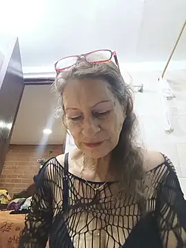 Snapshot of MaryeLunna chatting on July 8, 11:37 am MaryeLunna online show from July 8, 11:37 am