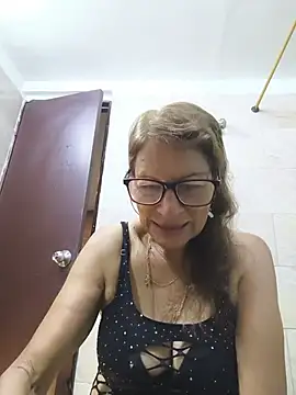 Snapshot of MaryeLunna chatting on August 3, 11:15 am MaryeLunna online show from August 3, 11:15 am