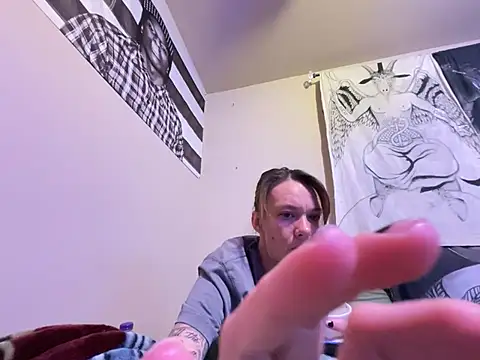 bratlipss online show from February 5, 9:58 am