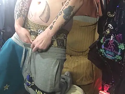 imglorious1010 online show from February 26, 4:22 am