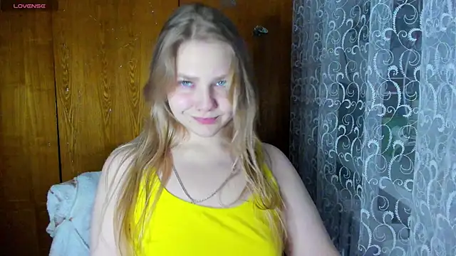 Snapshot of AlinaMors chatting on December 20, 9:44 pm AlinaMors online show from December 20, 9:44 pm