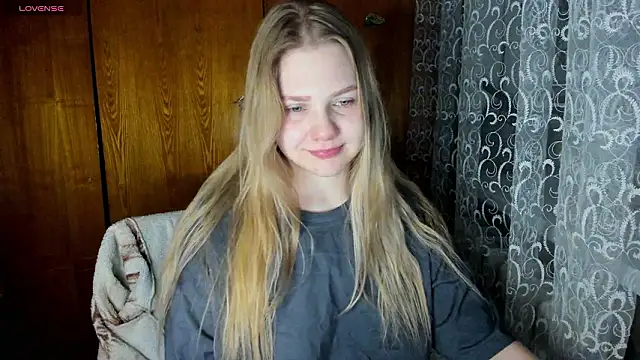 Snapshot of AlinaMors chatting on February 5, 10:47 pm AlinaMors online show from February 5, 10:47 pm