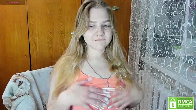 Snapshot of AlinaMors chatting on February 19, 9:00 pm AlinaMors online show from February 19, 9:00 pm