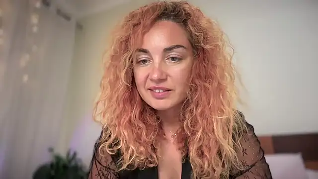 Reddgiirl online show from April 2, 9:01 pm