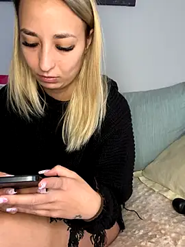 Snapshot of Celine_charme chatting on October 2, 12:01 pm Celine charme online show from October 2, 12:01 pm