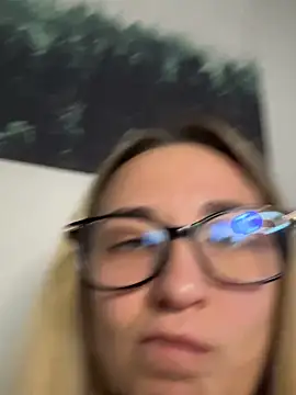 Snapshot of Celine_charme chatting on October 18, 3:02 pm Celine charme online show from October 18, 3:02 pm