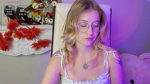 Snapshot of Nerissa_xo chatting on September 28, 8:03 pm Nerissa xo online show from September 28, 8:03 pm