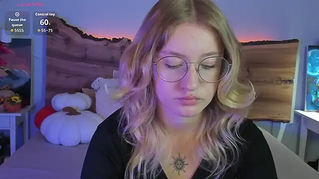 Snapshot of Nerissa_xo chatting on October 3, 8:06 pm Nerissa xo online show from October 3, 8:06 pm