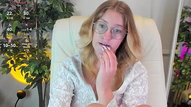 Snapshot of Nerissa_xo chatting on October 4, 9:02 pm Nerissa xo online show from October 4, 9:02 pm