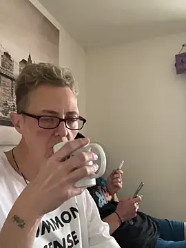 Curvy-Jinx online show from December 23, 9:18 am