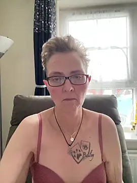 Curvy-Jinx online show from February 6, 8:29 am