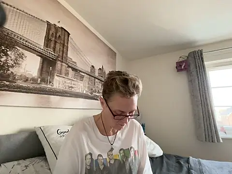 Curvy-Jinx online show from March 5, 8:43 am