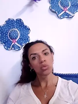 Snapshot of MeganRhyder chatting on December 4, 6:38 pm MeganRhyder online show from December 4, 6:38 pm