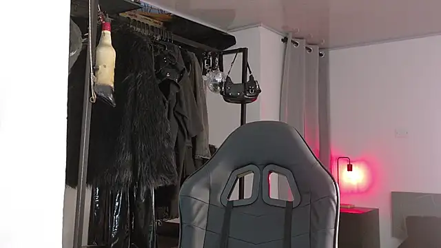 Angelabl0odborne online show from September 25, 10:57 pm