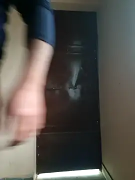 Snapshot of MaxB057 chatting on December 19, 9:27 am MaxB057 online show from December 19, 9:27 am