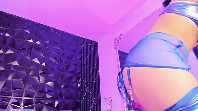 Snapshot of katierouge_ chatting on October 30, 5:31 am katierouge online show from October 30, 5:31 am