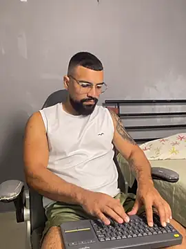 vincentjaxon online show from April 10, 6:01 pm