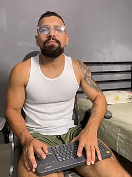 vincentjaxon online show from April 11, 6:45 pm