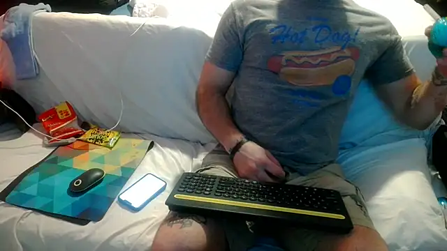 Luv2SuckBWC92 online show from September 18, 4:03 am