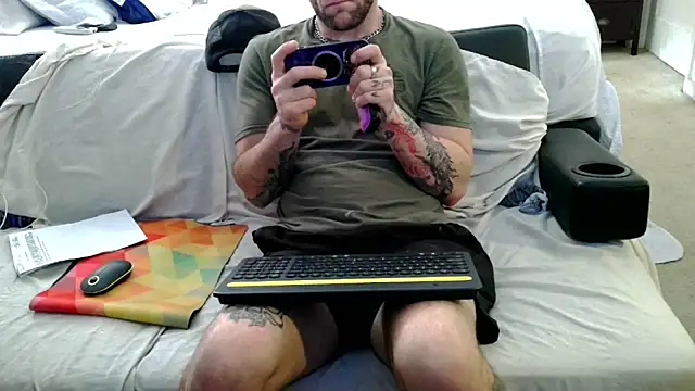 Luv2SuckBWC92 online show from October 6, 9:01 pm