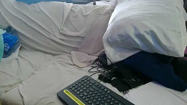 Luv2SuckBWC92 online show from November 13, 7:13 pm