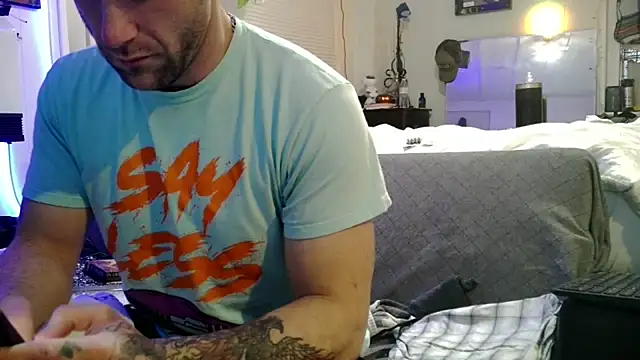 Luv2SuckBWC92 online show from November 29, 2:47 am