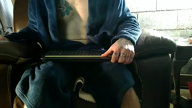 Luv2SuckBWC92 online show from December 21, 9:55 pm