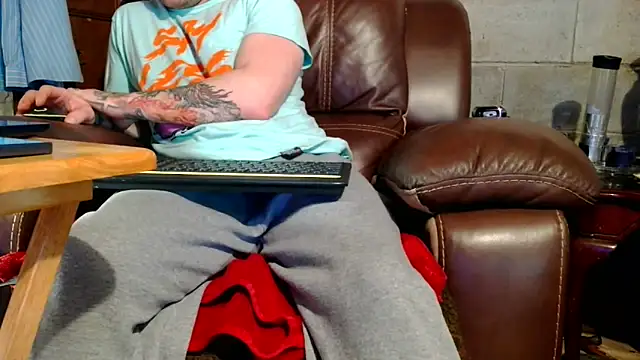 Luv2SuckBWC92 online show from December 22, 7:00 pm