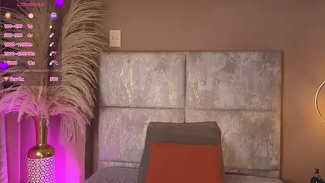 LunaAspen  online show from April 3, 5:55 pm