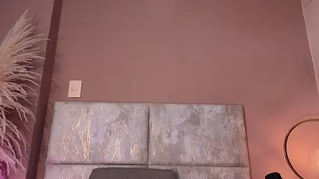 LunaAspen  online show from April 14, 6:03 pm