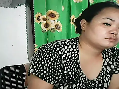 Snapshot of CreamyPussy4uxx chatting on November 1, 10:12 pm CreamyPussy4uxx online show from November 1, 10:12 pm