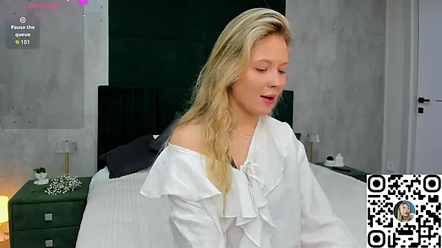 Snapshot of Margo-pvt chatting on October 18, 1:41 am Margo-pvt online show from October 18, 1:41 am