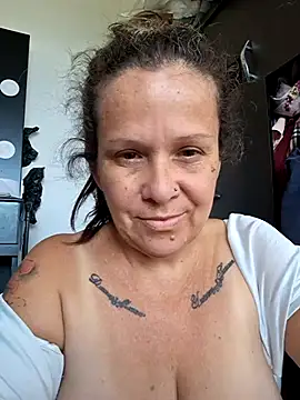 Snapshot of SinisterBabe chatting on October 24, 12:56 pm SinisterBabe online show from October 24, 12:56 pm