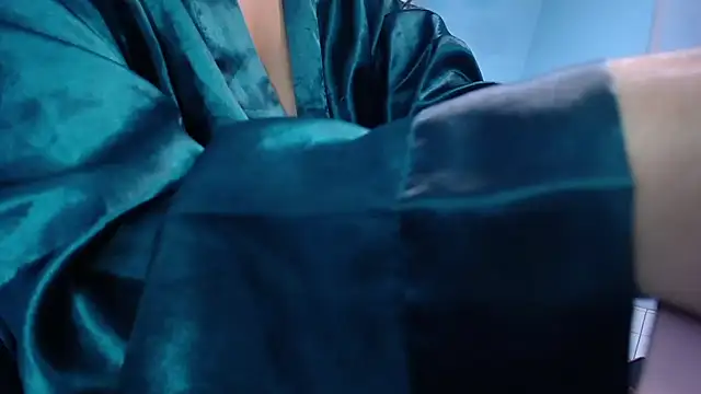 victoria hernandez t  online show from November 17, 12:55 pm