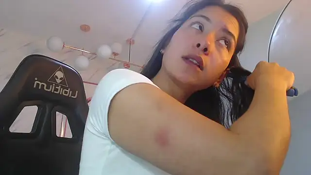 victoria hernandez t  online show from March 12, 1:17 pm