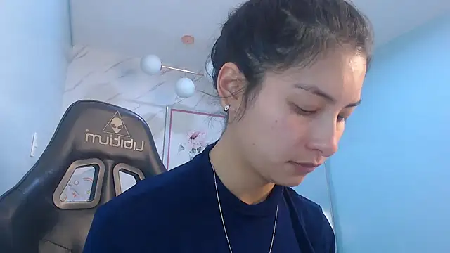 Snapshot of victoria_hernandez_t_ chatting on April 27, 12:58 pm victoria hernandez t online show from April 27, 12:58 pm