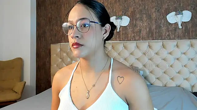 Snapshot of LaurenMitchell1 chatting on October 23, 1:21 pm LaurenMitchell1 online show from October 23, 1:21 pm