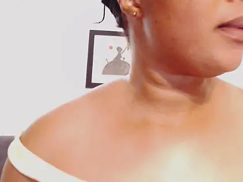 Snapshot of xMoreOfAmor chatting on November 11, 5:24 pm xMoreOfAmor online show from November 11, 5:24 pm