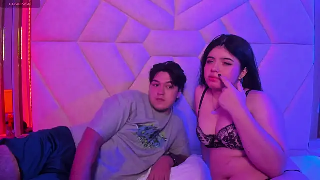 EmilyANDrew  online show from November 10, 4:55 am