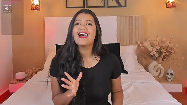 Snapshot of Camila_Bustamante chatting on October 16, 3:57 pm Camila Bustamante online show from October 16, 3:57 pm