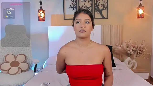 Snapshot of Camila_Bustamante chatting on November 20, 3:23 pm Camila Bustamante online show from November 20, 3:23 pm