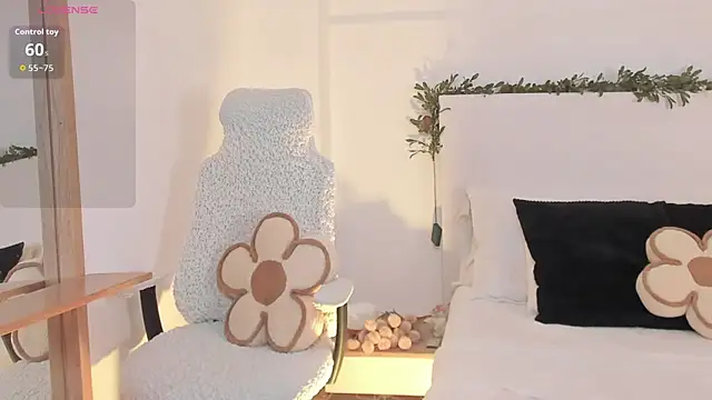 Snapshot of Camila_Bustamante chatting on January 14, 2:33 pm Camila Bustamante online show from January 14, 2:33 pm