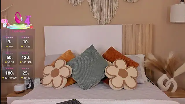 Snapshot of Camila_Bustamante chatting on February 5, 4:22 pm Camila Bustamante online show from February 5, 4:22 pm