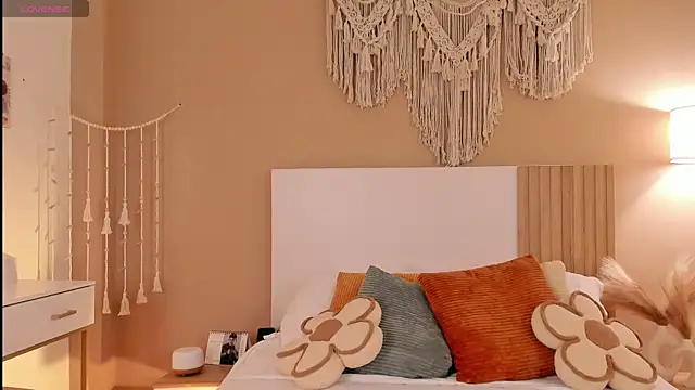 Snapshot of Camila_Bustamante chatting on February 10, 2:10 pm Camila Bustamante online show from February 10, 2:10 pm