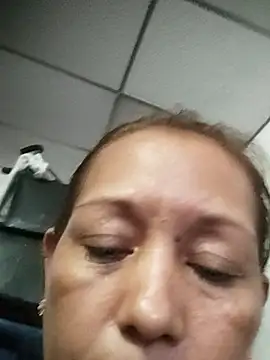 Snapshot of marinita13 chatting on November 11, 10:43 pm marinita13 online show from November 11, 10:43 pm